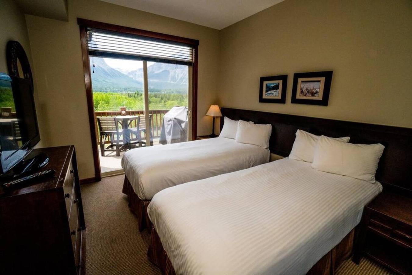Spacious Penthouse Suite-King Beds-Pool & Hot Tub Canmore Exterior foto